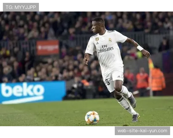 维尼修斯与姆巴佩配合生疏 皇马锋线组合缺乏化学反应